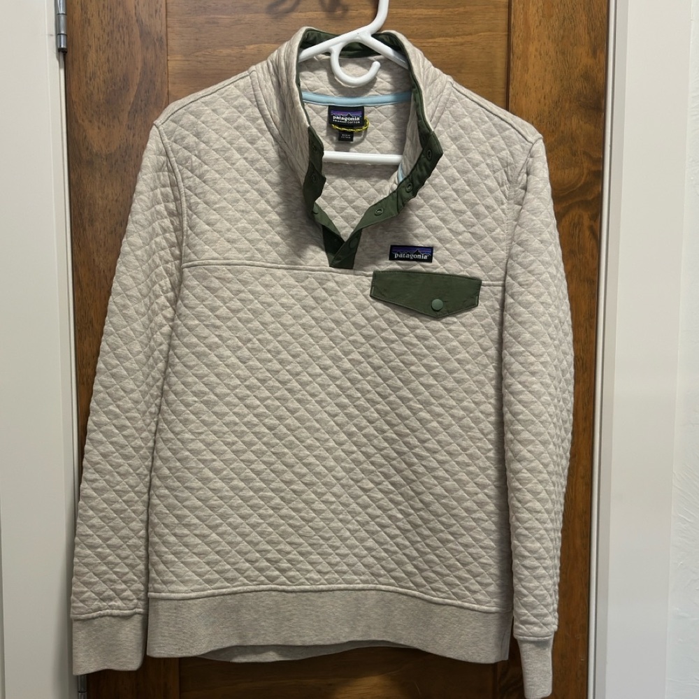 Cream and green cotton quilt snap t pullover